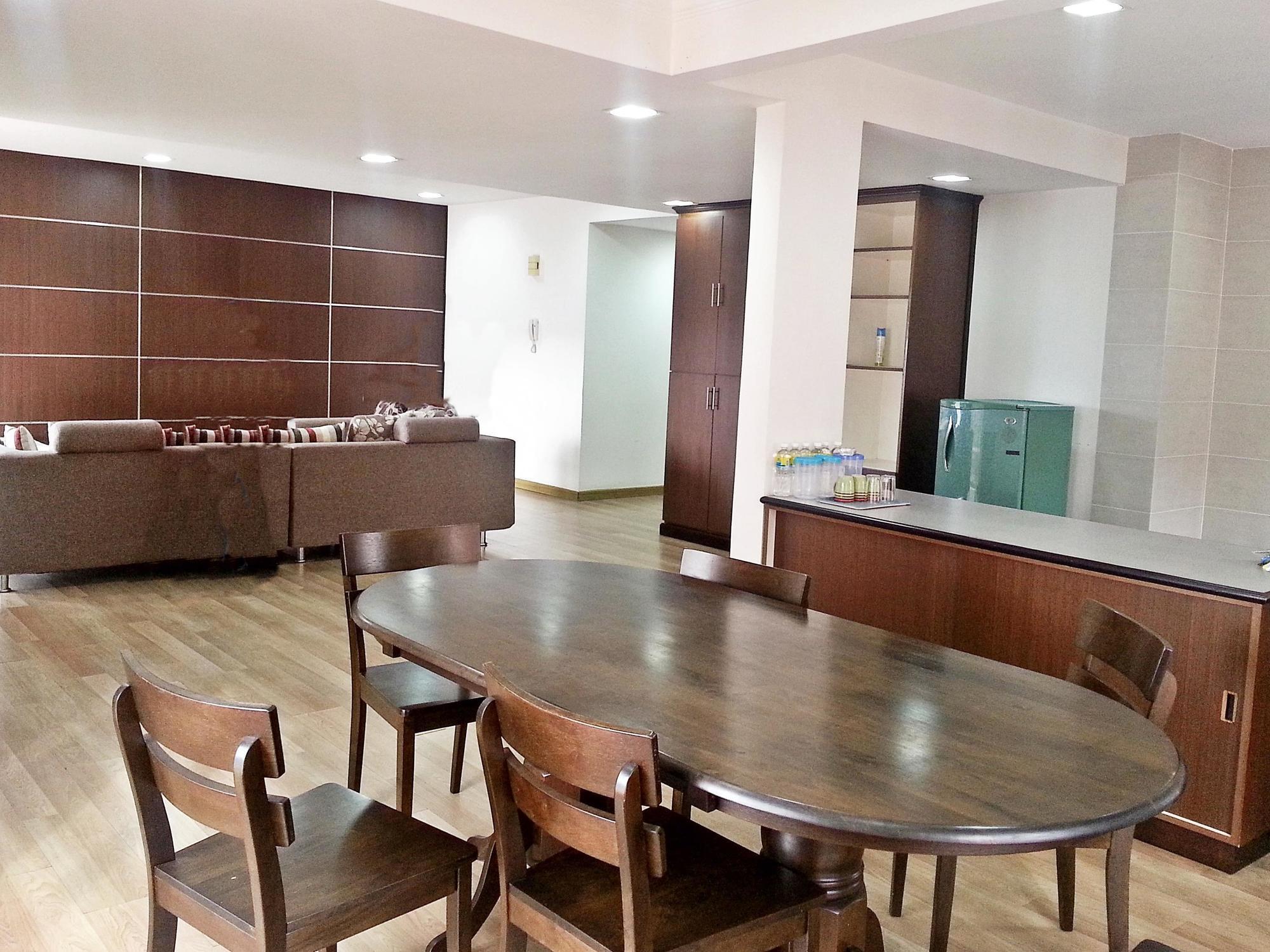 Kk Waterfront Suites At Marina Court Кота-Кинабалу Экстерьер фото